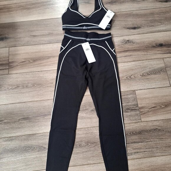 Alo Yoga Airbrush Heart Throb Bra And Legging Set Color Black/White Authentic - Picture 4 of 6